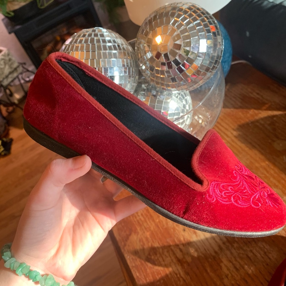 RED VELVET FLATS - Picture 3 of 6
